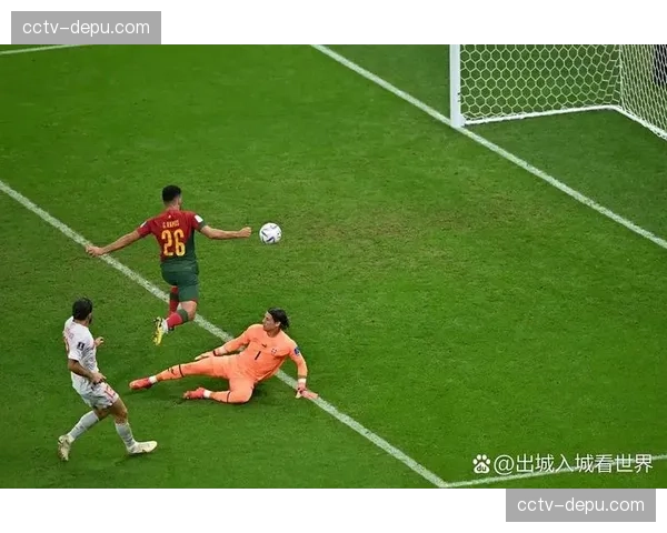 阿坎吉致命回传失误，海于格断球单刀破门打破僵局