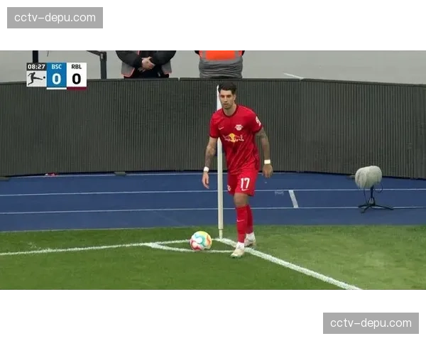 “独家专访柏林赫塔后卫：详解在教练新体系下执行混合防守指令的挑战与适应”